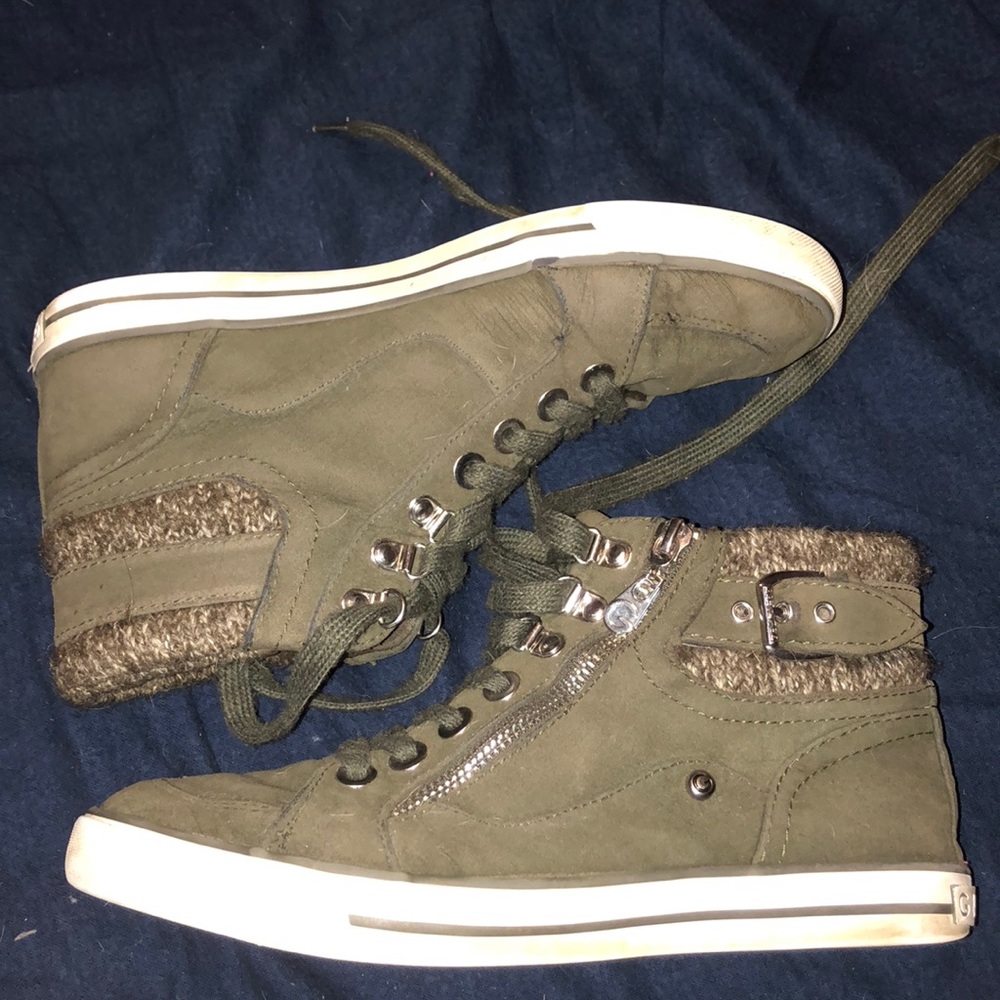 Green shoes